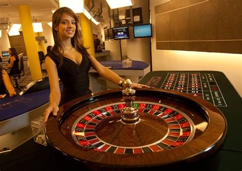 casino roulette dealer